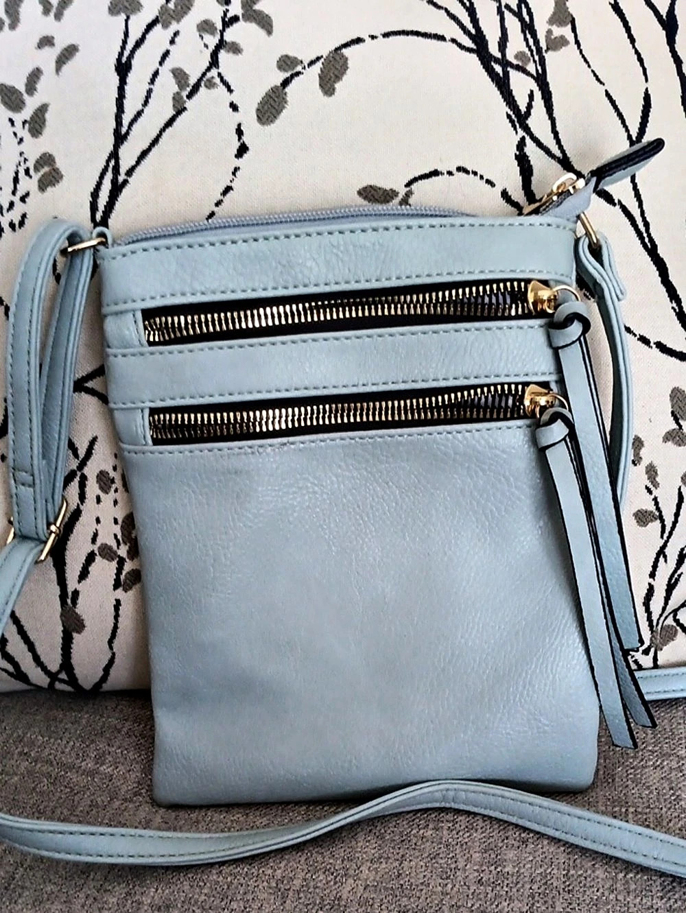 Crossbody Bag in Blue Like New